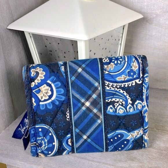 Vera Bradley Trifold Wallet Retired Windsor Navy - Picture 2 of 7